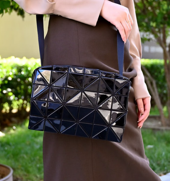 三宅一生（ISSEY MIYAKE）IS三【品牌直供】轻奢男女同款菱格枕头斜挎包